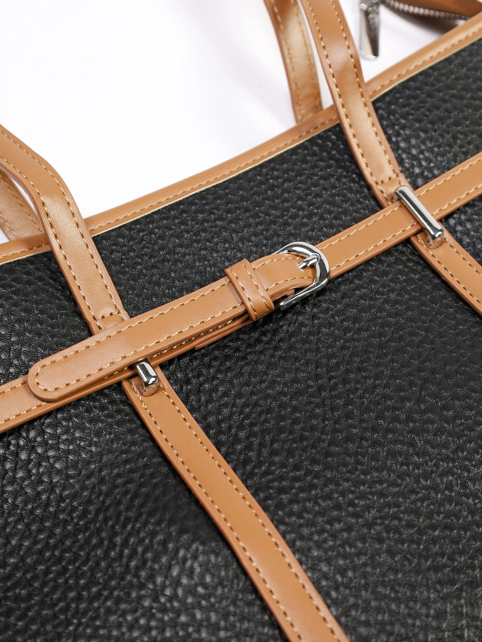 Сумка-тоут с контрастными ручками и ремешком с пряжкой в ассортименте